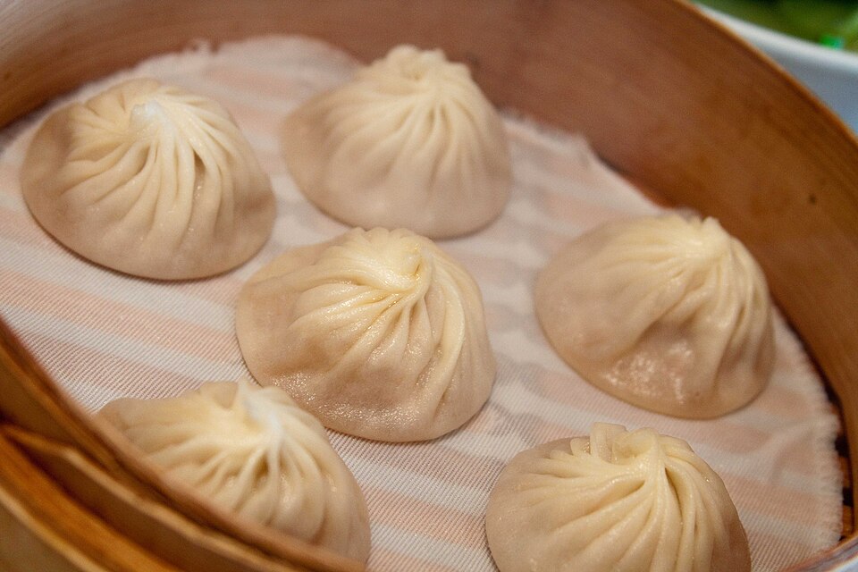 Reference photo showing the form of xiaolongbao, not a Wang Bao He dish photo
